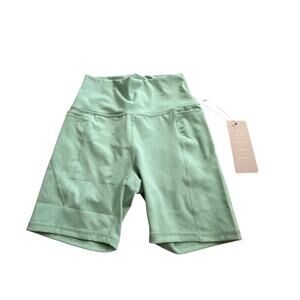 NWT Green celery colored shorts w side pockets stretchy yoga activewear sz S